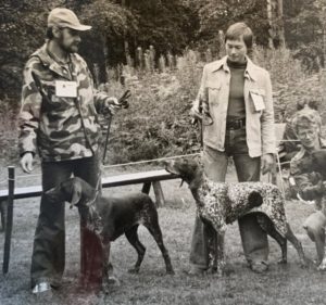 John og Grethe Torp med hundene Scho og Schilla